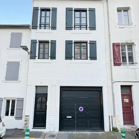 Maison à *